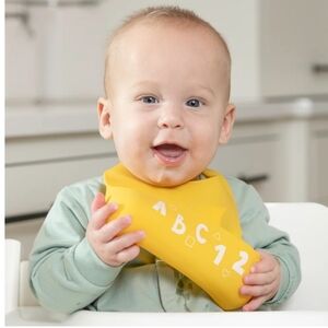 Bella Tunno Little Bites Silicone Bib NWT Learn to Eat Beginner 0+ ABCs Yellow